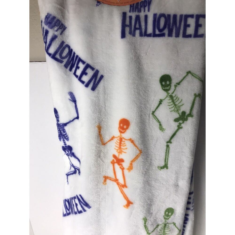 Skelton White Throw Blanket‎ Happy Halloween Festival NEW With Tag Soft 50”x70” - Picture 3 of 6